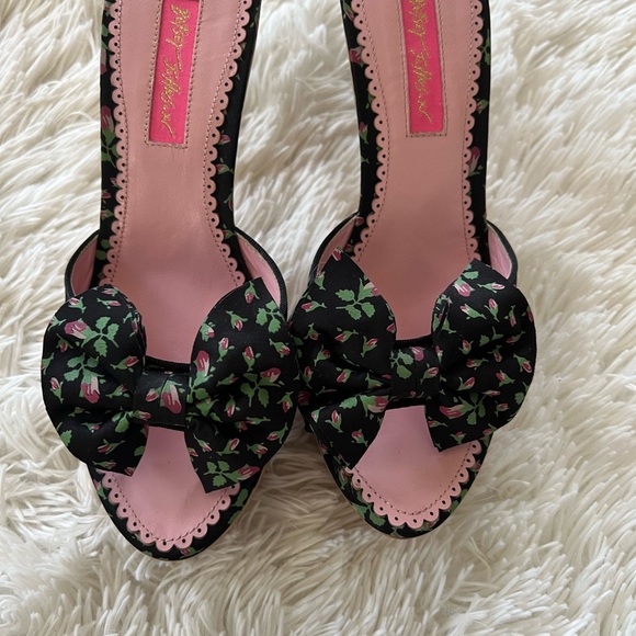 Betsey Johnson wooden Kitten Heels - Picture 2 of 11